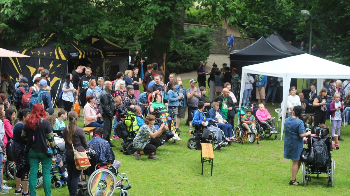 „Jako USA po Přeletu nad kukaččím hnízdem.“ Český ústav zmítá nařčení z šikany